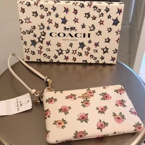 NWT Coach small wristlet cream w pink flowers. 💐